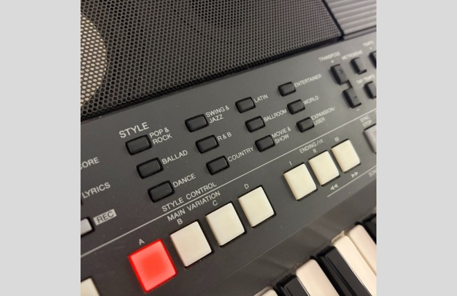 Yamaha PSR-S650 Keyboard, Used (SN:BBRY01213) - Image 8